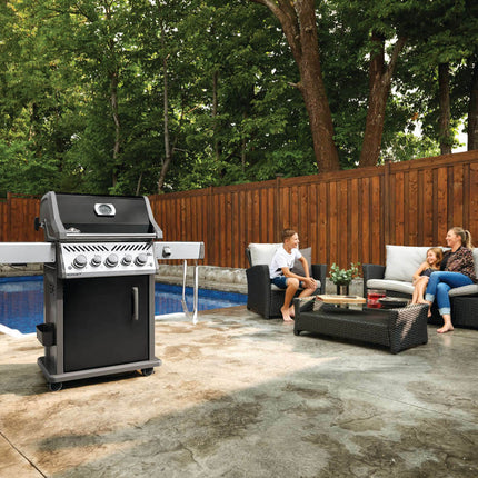 Napoleon Gasgrill Rogue SE 525 RSIB schwarz (mit Gusseisen Grillrost) - ambiento.ch